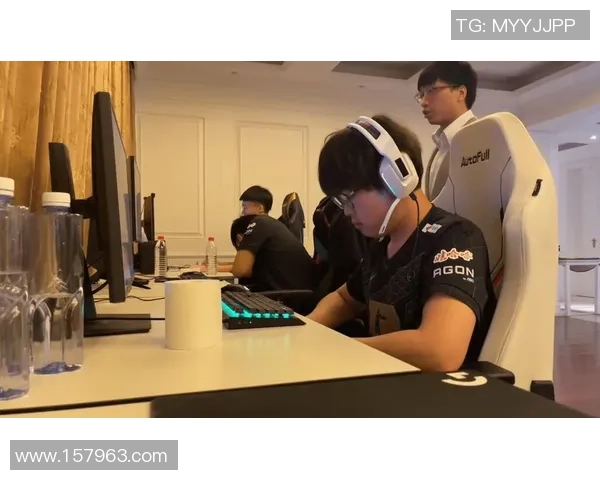 Bin上单无解实力全面爆发助力战队在赛场再创辉煌时刻