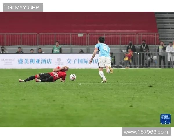 成都蓉城足球队迎战强敌，激情对决展现实力与风采